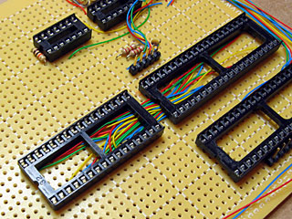 SRAM IC socket soldered in the correct way around
