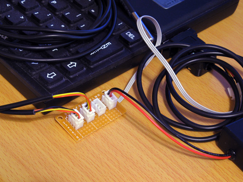 Photo of a circuit board used to provide multiple sockets to connect more than one 1-Wire device at a time
