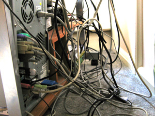 The wiring mess is not helped by a few cables that go absolutely nowhere. wiring_mess.jpg
